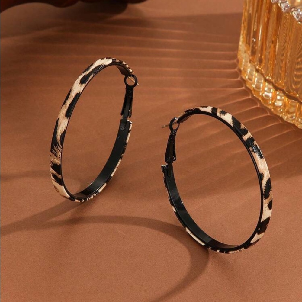 Like A Leopard Hoop Earrings NEW 🏷️